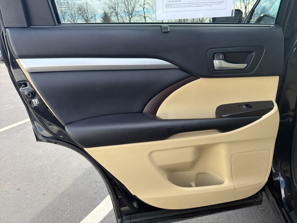 Thumbnail: 2017 Toyota Highlander - 20