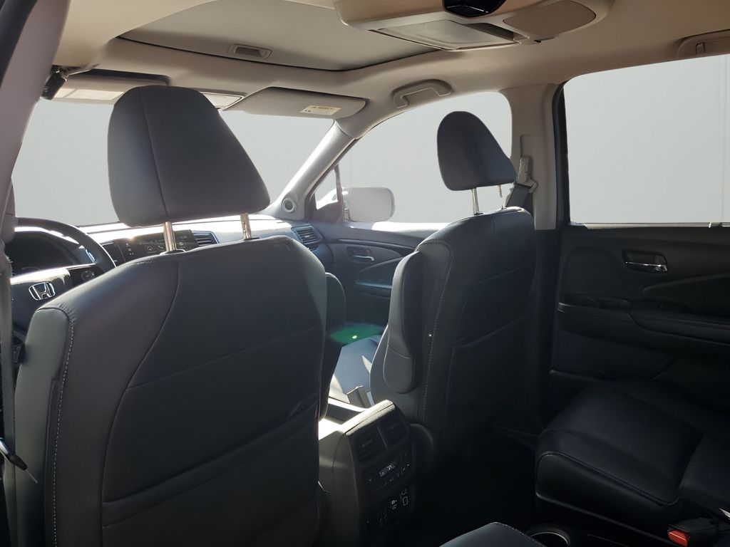 Used Car 2022 Honda Pilot  Touring For Sale Under $35,000 In Austin, Texas