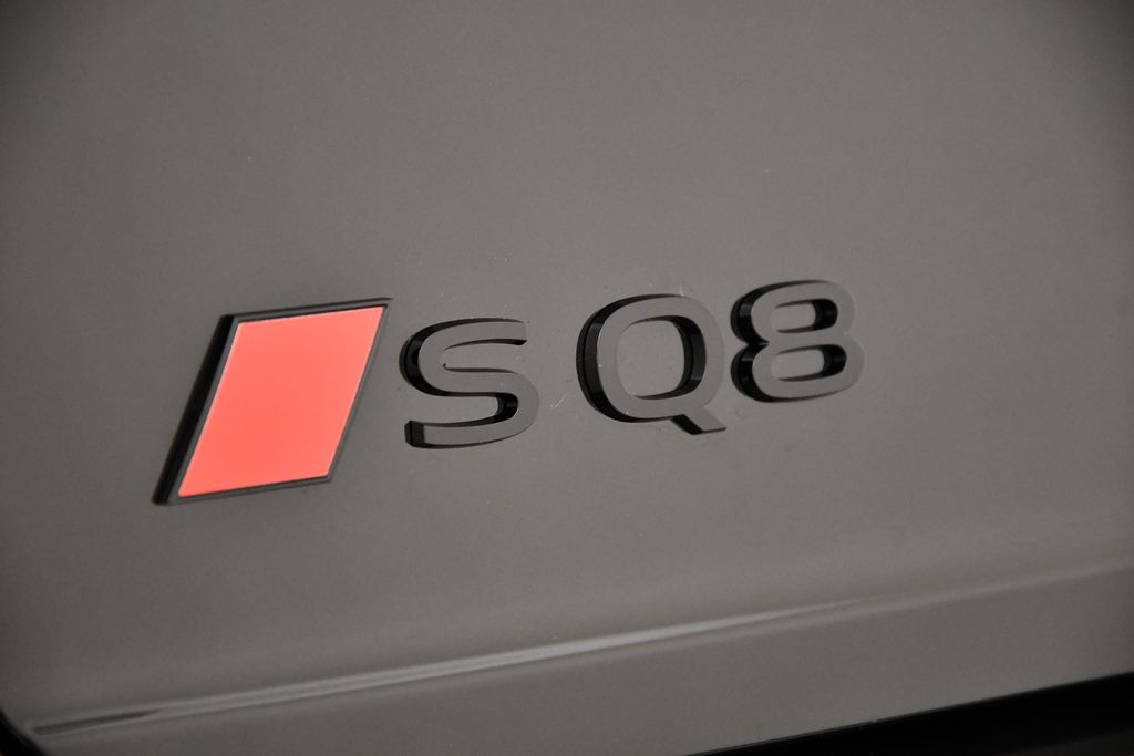 2024 Audi SQ8  9