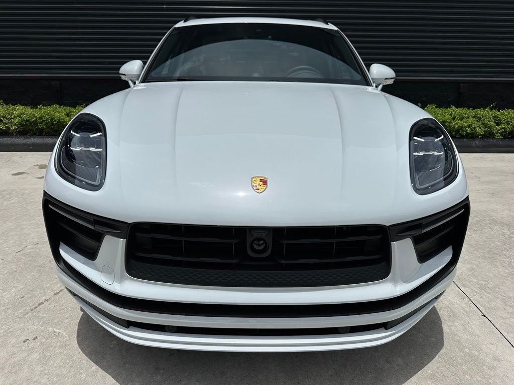 Thumbnail: 2026 Porsche Macan - 8