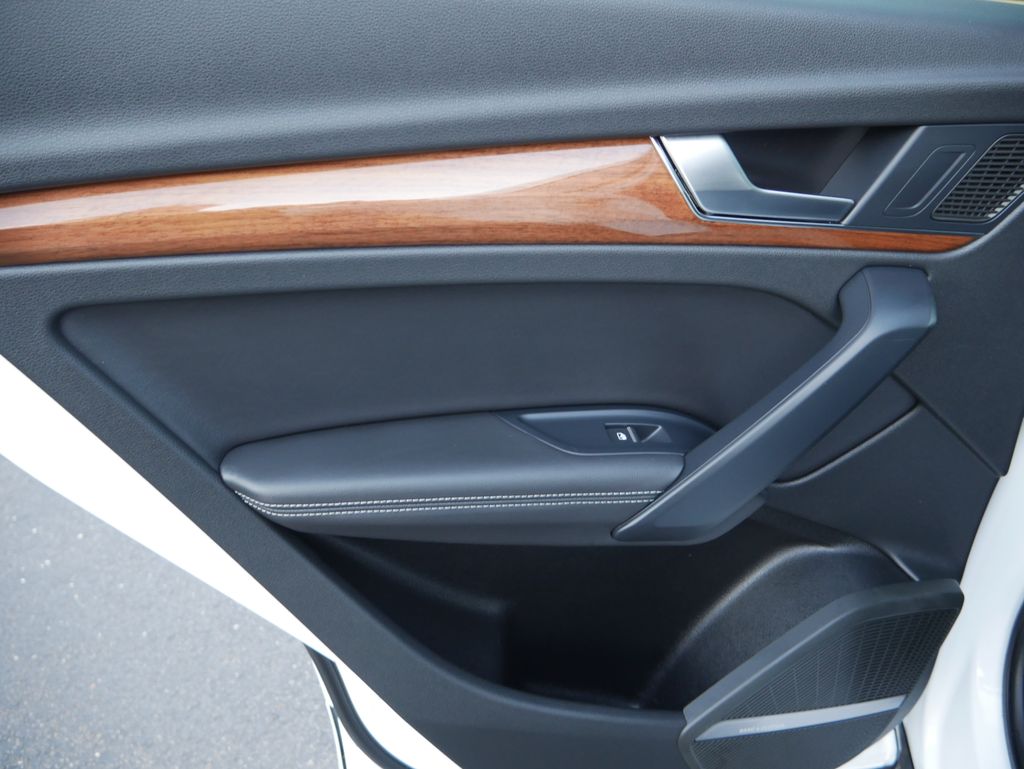 Thumbnail: 2023 Audi Q5 - 22