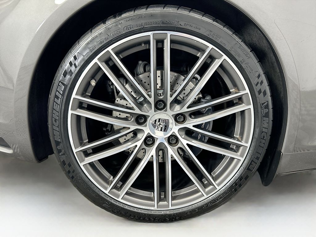 Thumbnail: 2017 Porsche 911 - 32