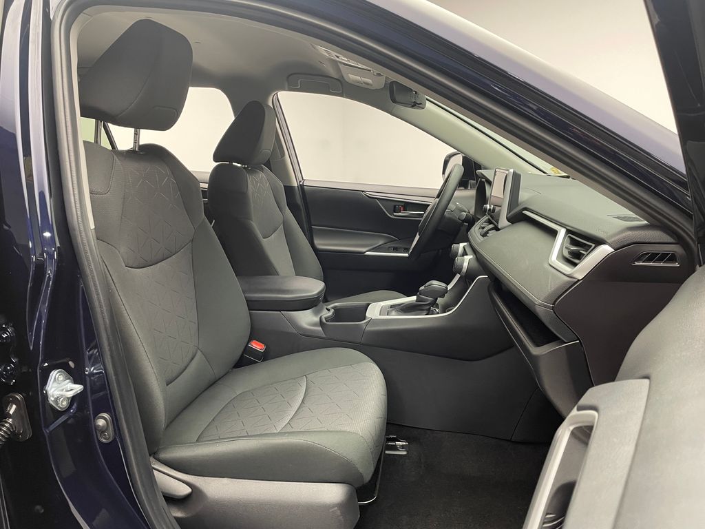 2024 Toyota RAV4 XLE 18