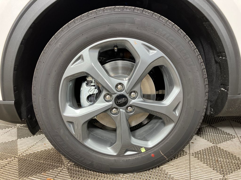 2025 Ford Escape ST-Line photo 8