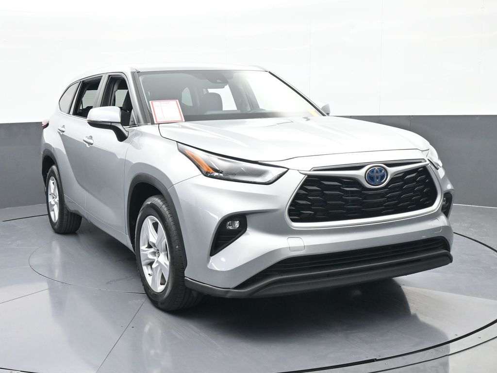 Used 2023 Silver Toyota LE image 9