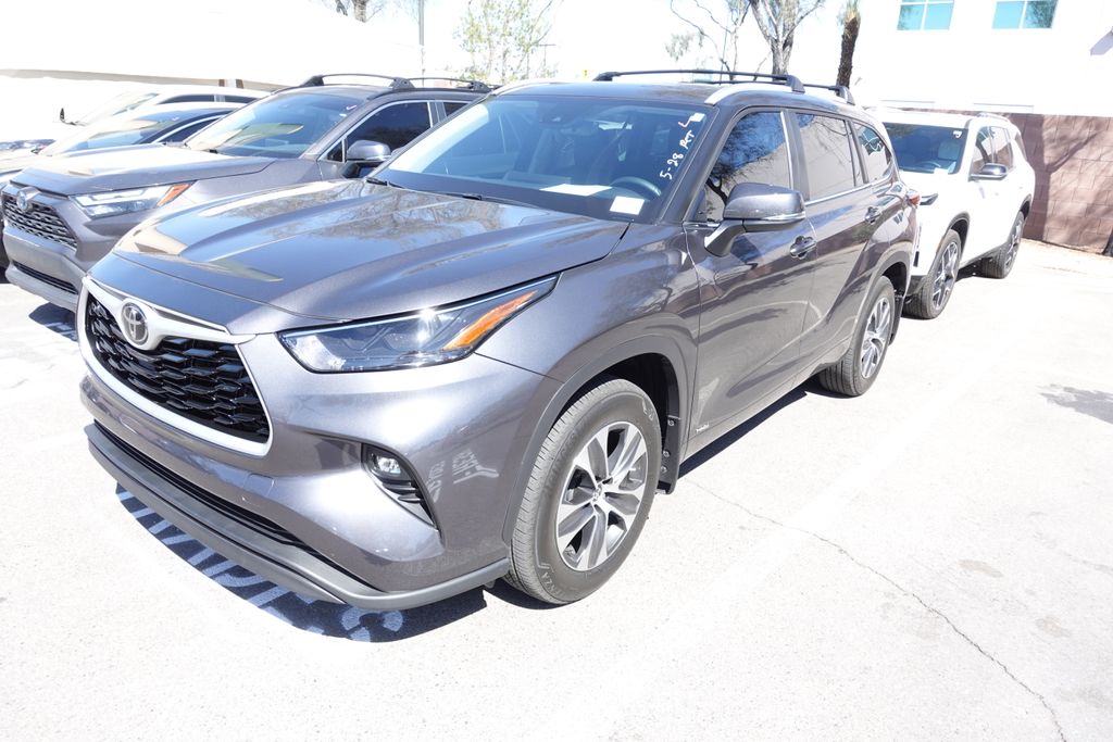 2025 Toyota Highlander Hybrid XLE AWD's photo