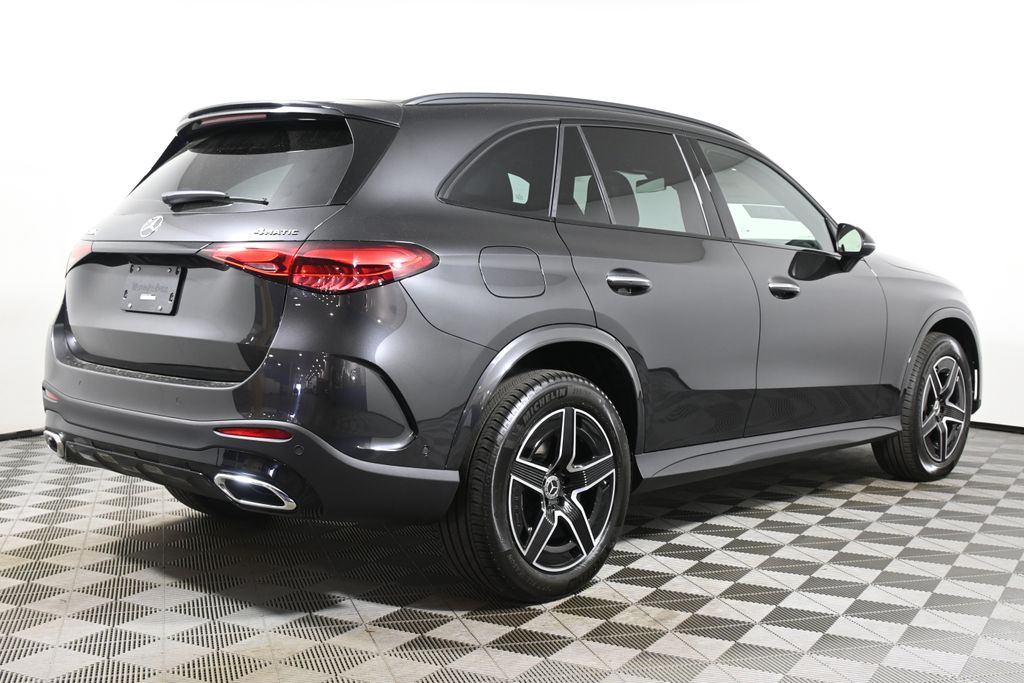 2025 Mercedes-Benz GLC 300 7