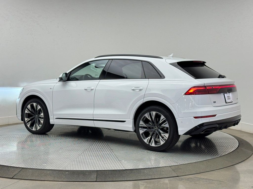 2025 Audi Q8  7