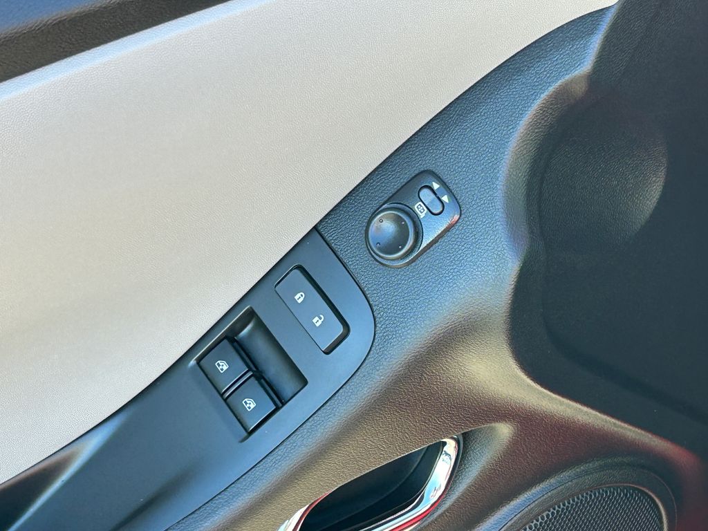 Thumbnail: 2014 Chevrolet Camaro - 12