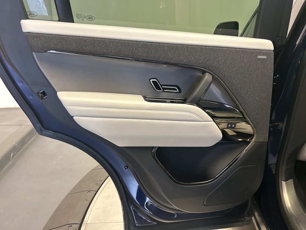 Thumbnail: 2023 Land Rover Range Rover Sport - 23