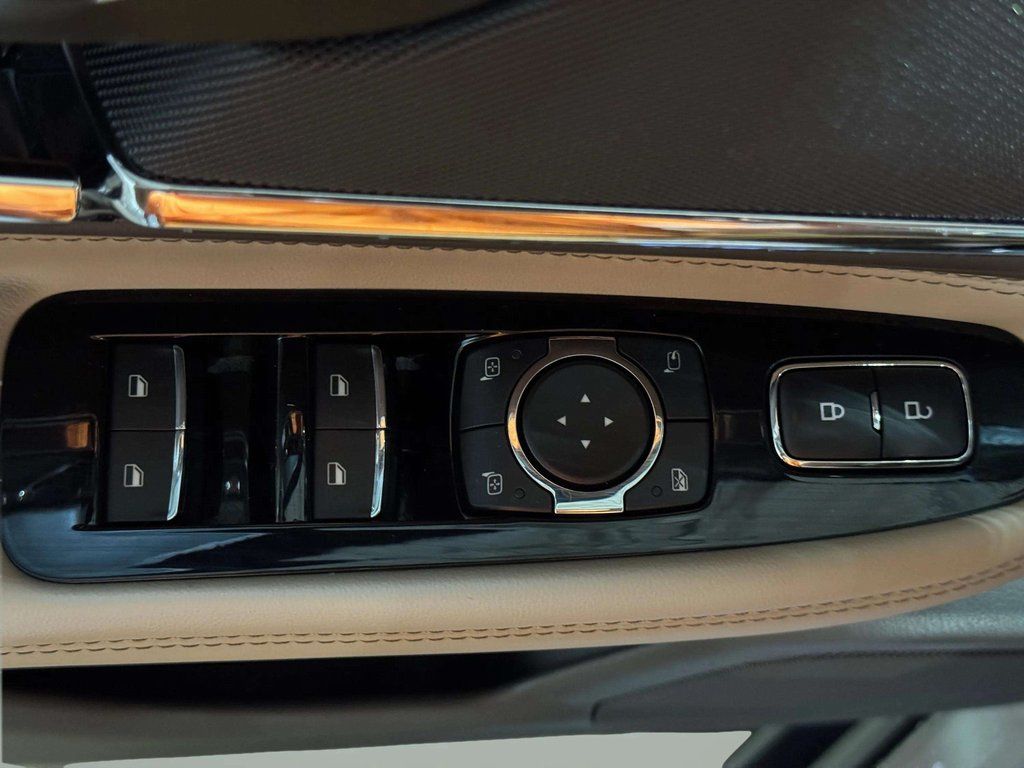 Certified Used 2022 Ceramic Pearl Metallic Tri-Coat Lincoln Grand Touring image 9