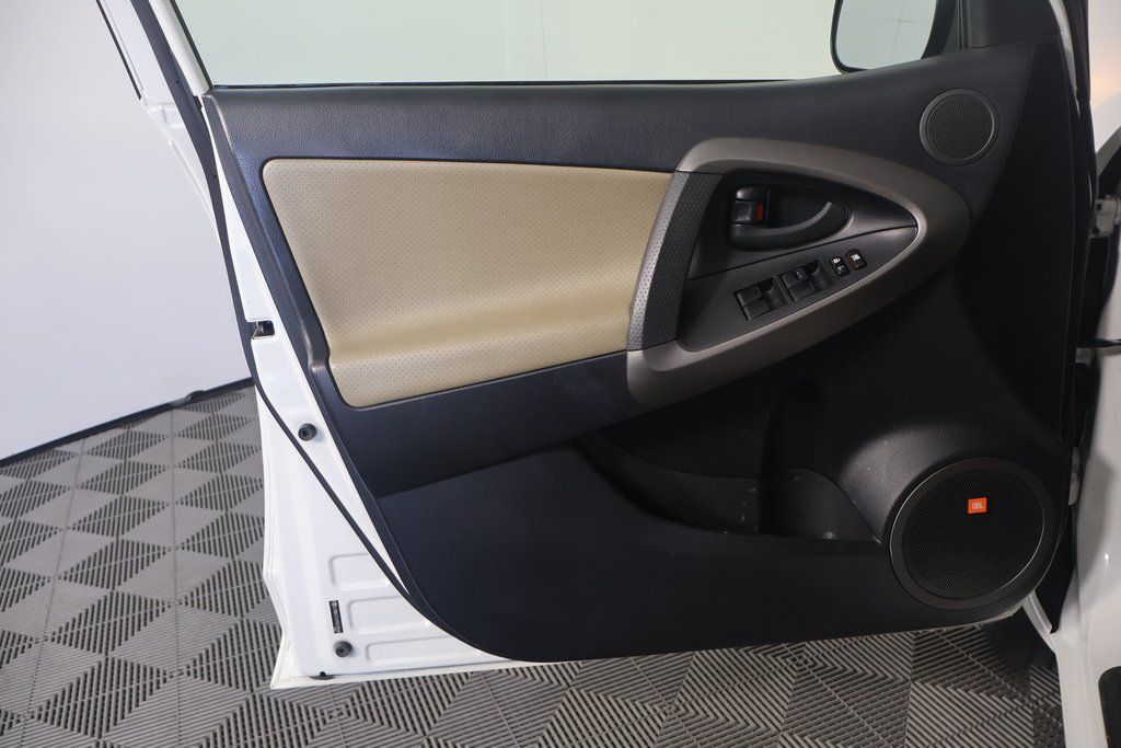 2009 Toyota RAV4 Limited 12