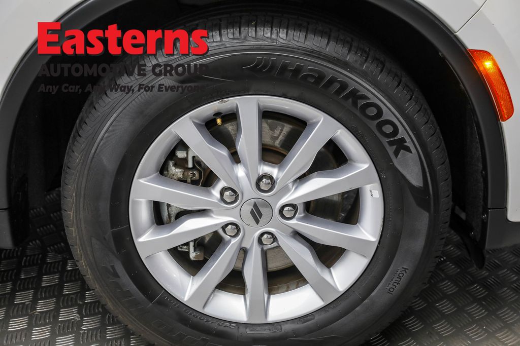 Used 2023 White Dodge SXT image 28