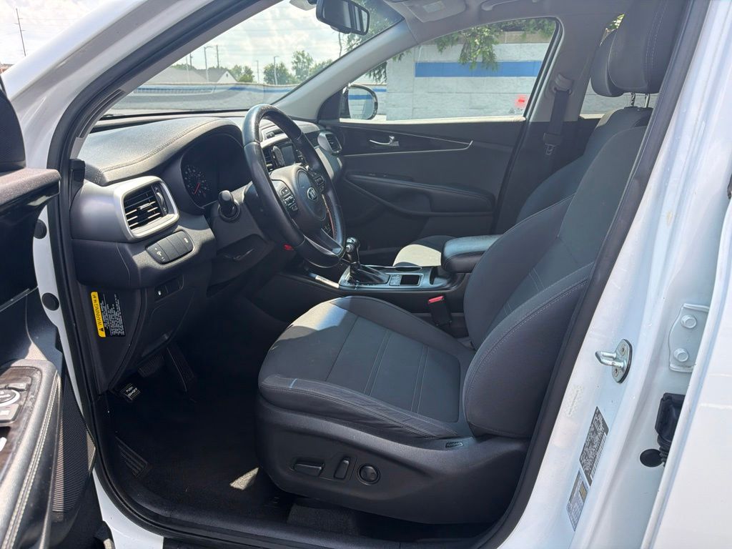 Thumbnail: 2016 Kia Sorento - 16