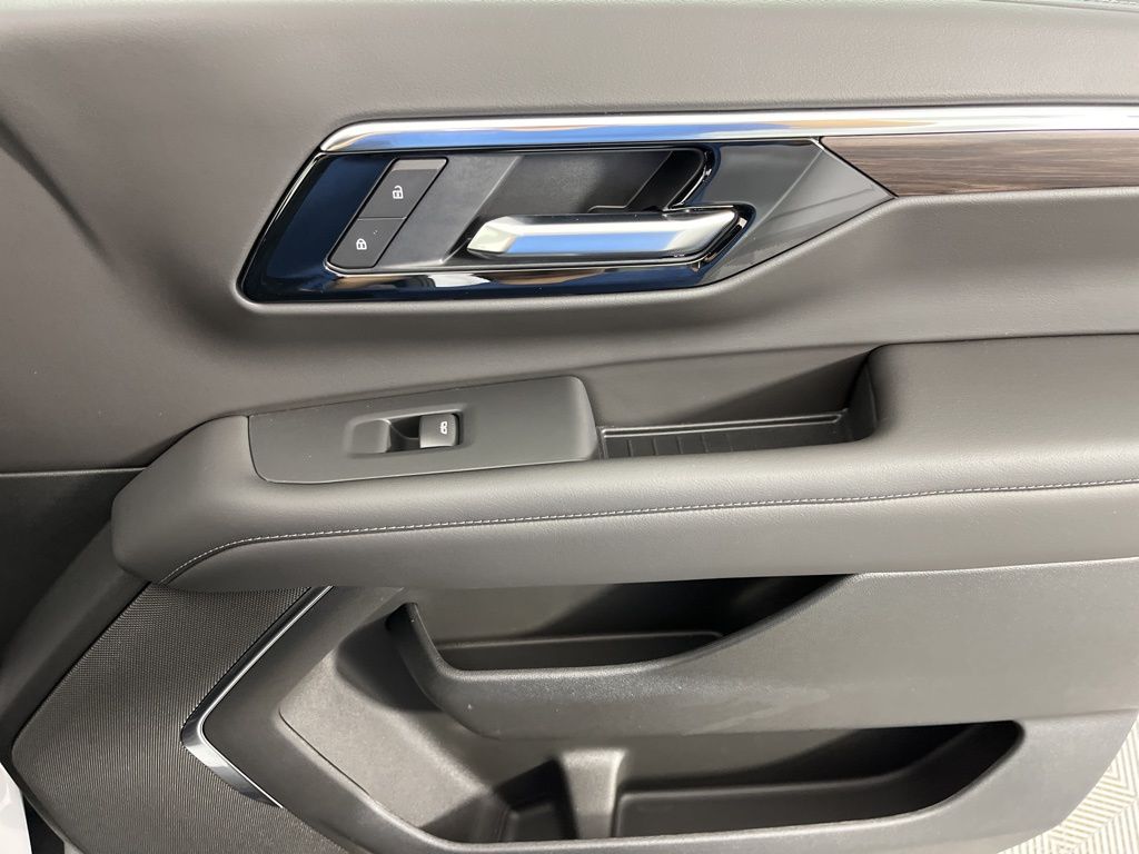 Thumbnail: 2025 Chevrolet Suburban - 11