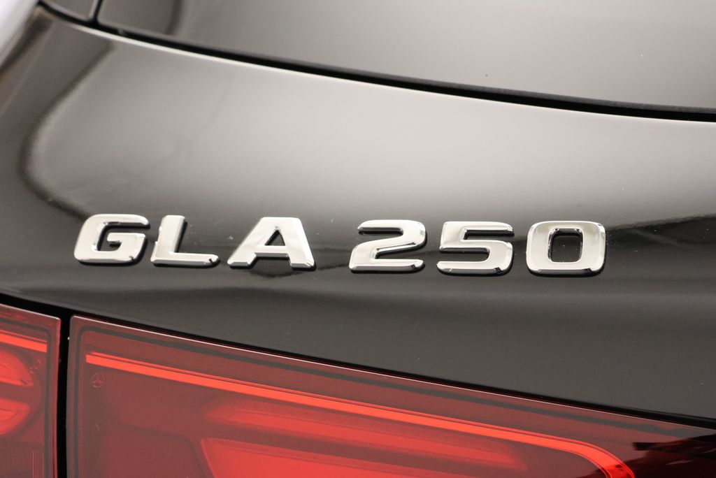 Thumbnail: 2026 Mercedes-Benz GLA - 9