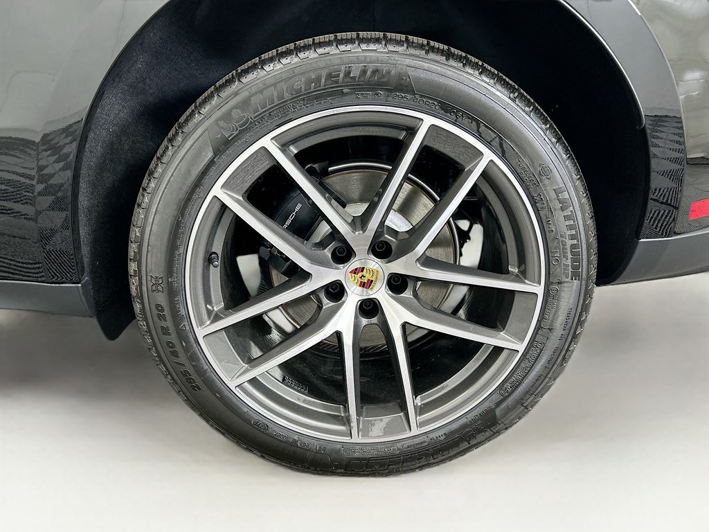 Thumbnail: 2026 Porsche Macan - 32