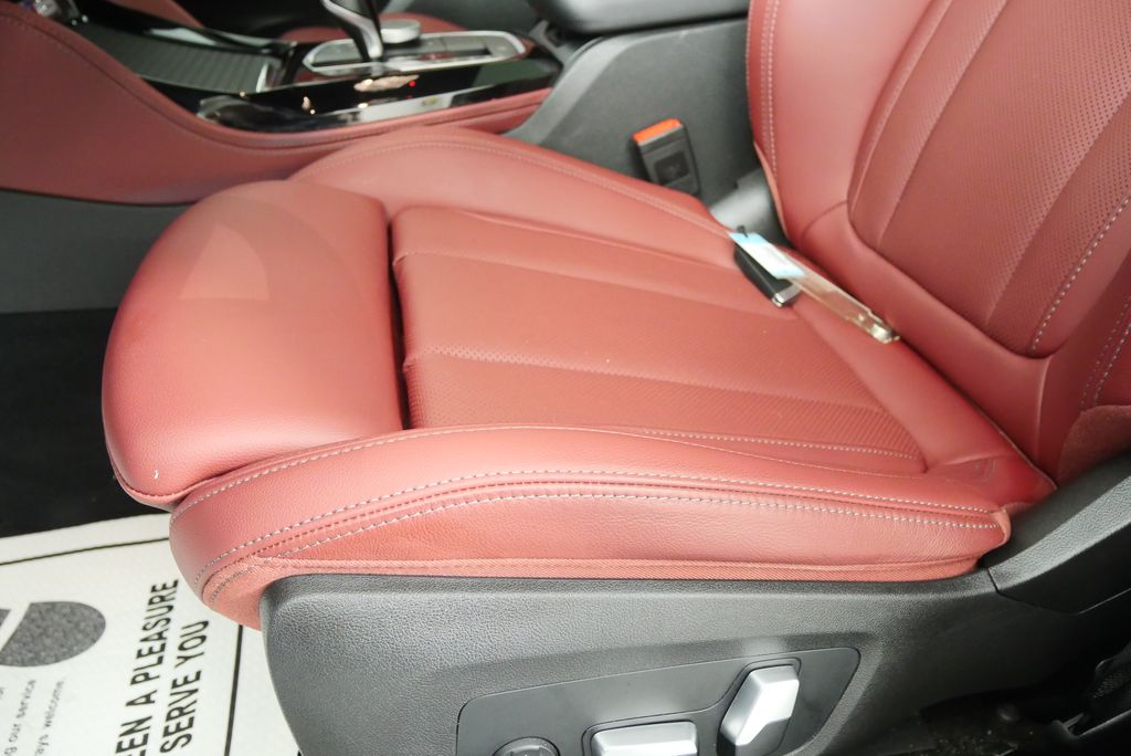 Thumbnail: 2023 BMW X4 - 10
