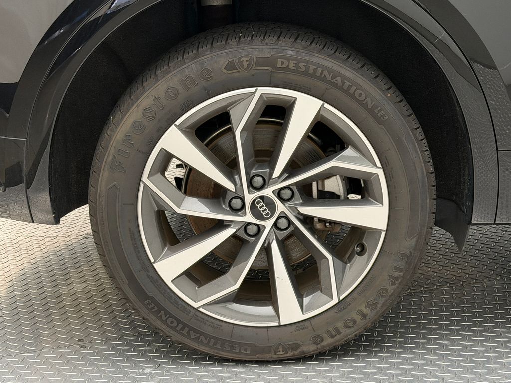 Thumbnail: 2023 Audi Q5 - 9