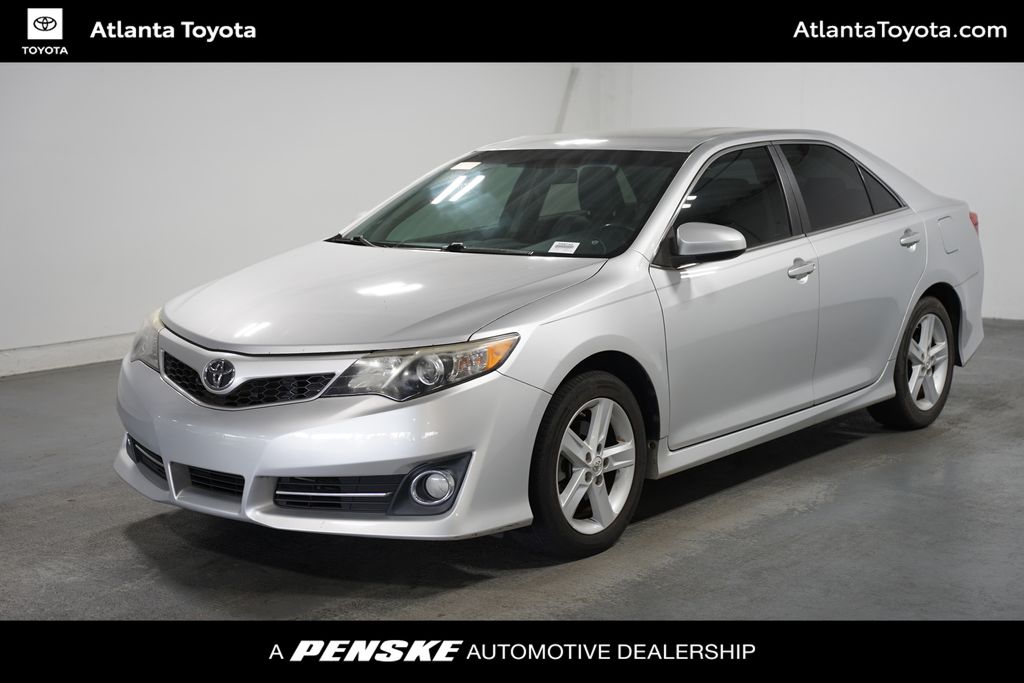 2012 Toyota Camry SE Hero Image