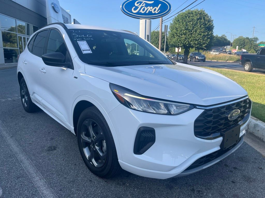 Oxford White 2023 Ford Escape SUV / Crossover All-Wheel Drive 8-Speed Automatic