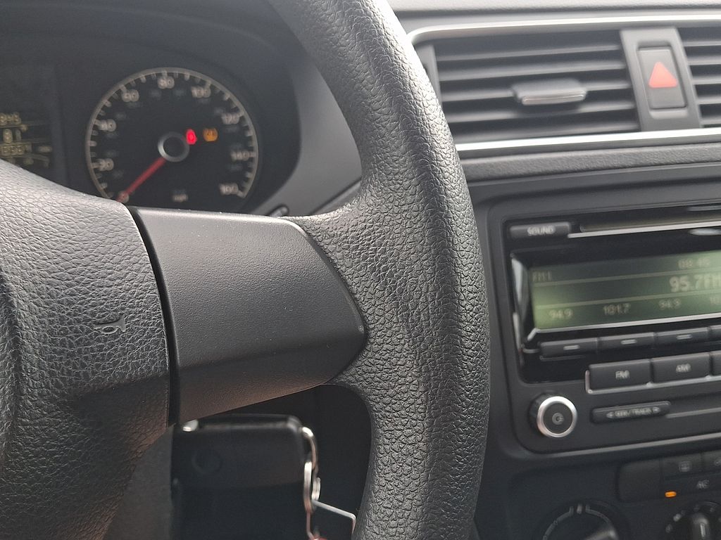 Thumbnail: 2012 Volkswagen Jetta - 20