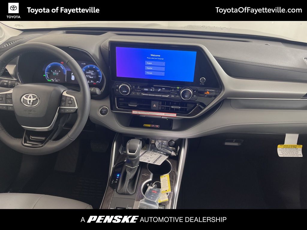 Thumbnail: 2026 Toyota Highlander - 17