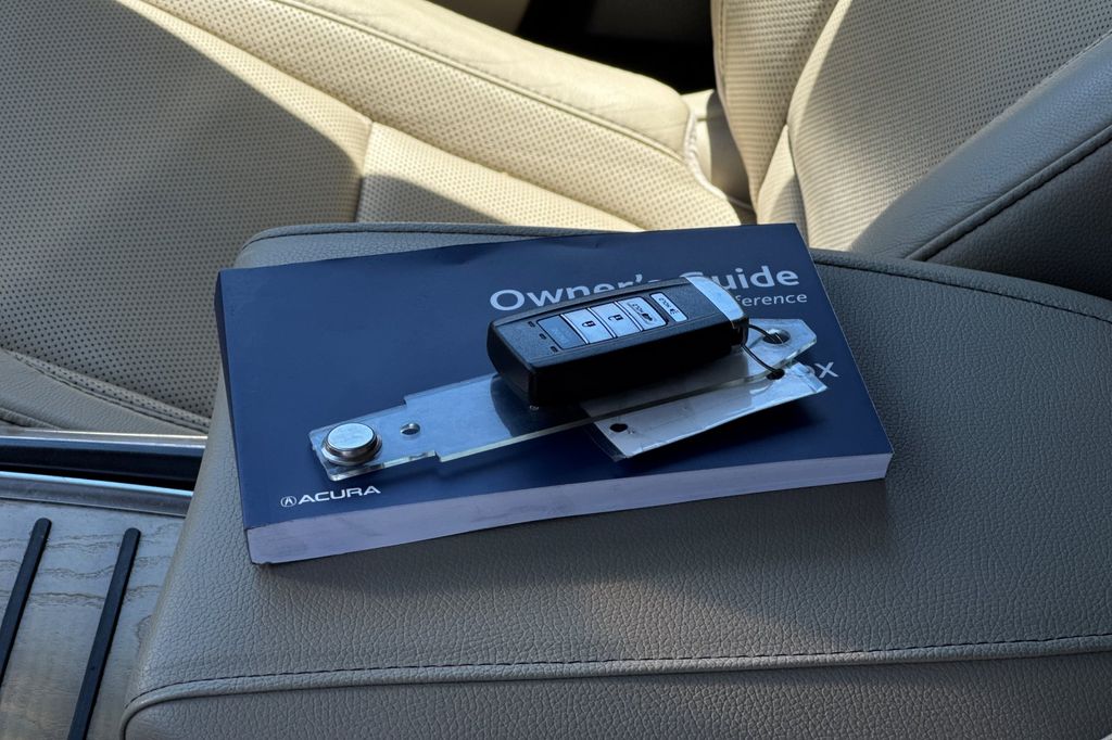 Used 2020 Platinum White Pearl Acura Technology image 11