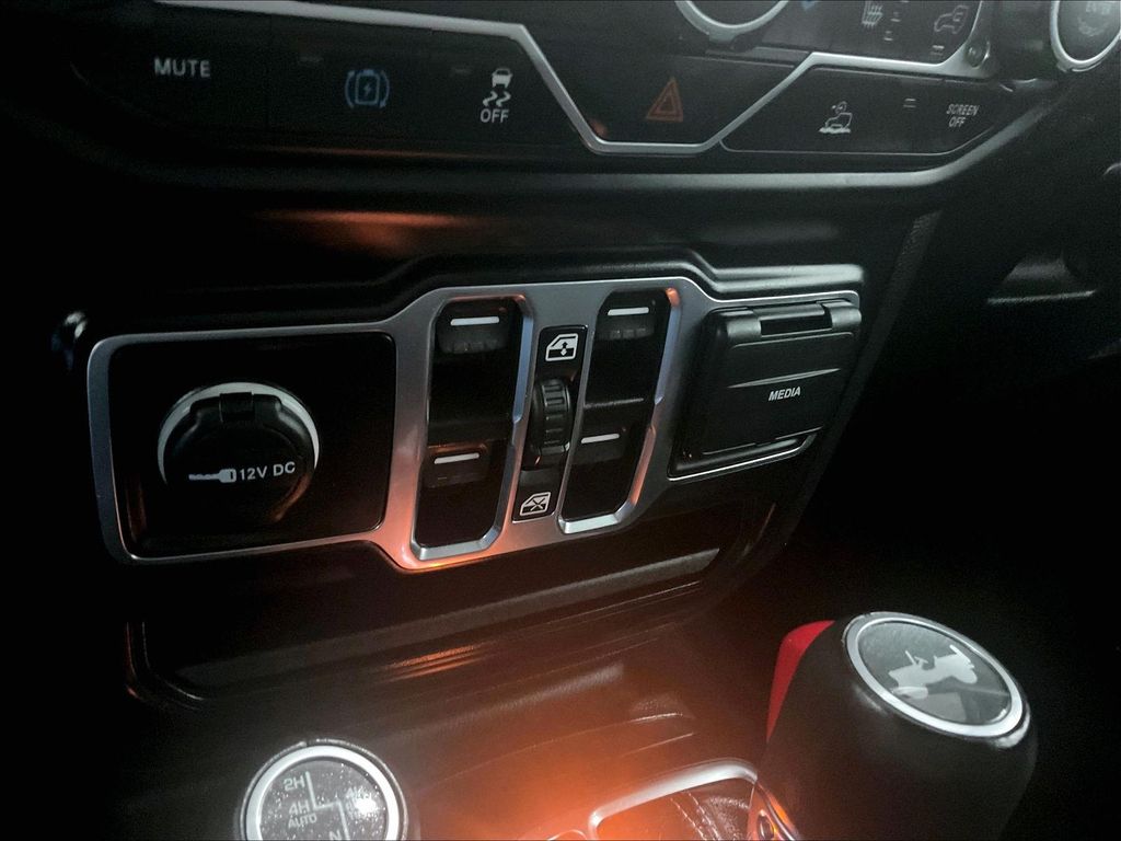 2023 Jeep Wrangler — photo 26