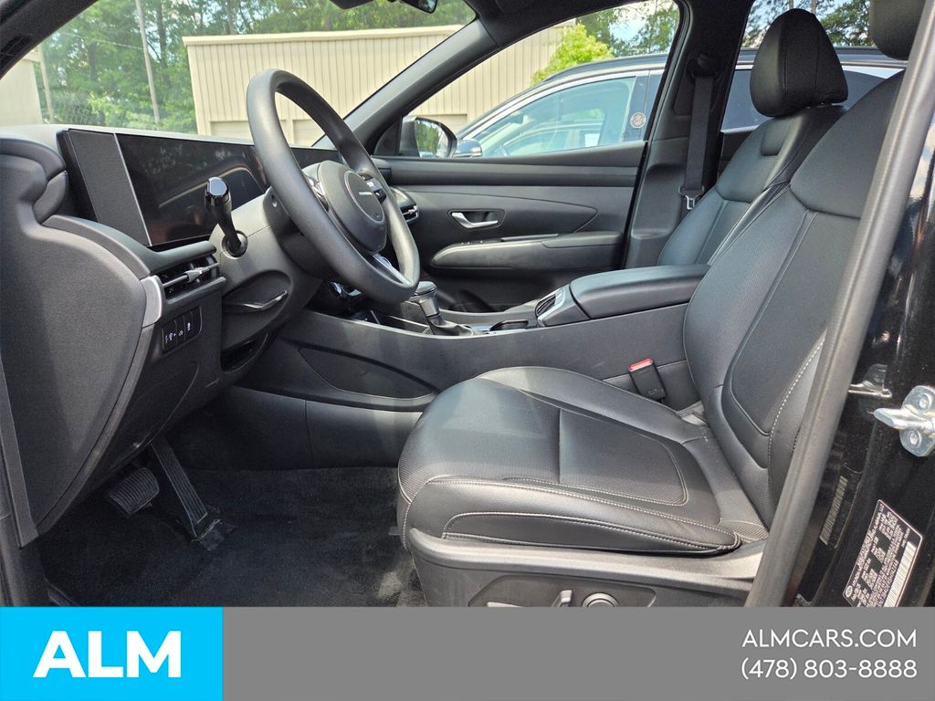 Used 2025 Black Hyundai SEL image 4