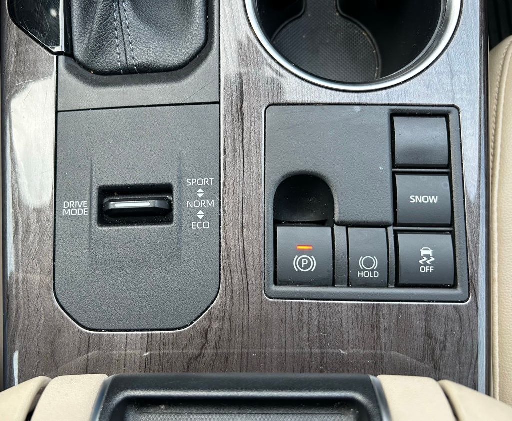 Thumbnail: 2023 Toyota Highlander - 29