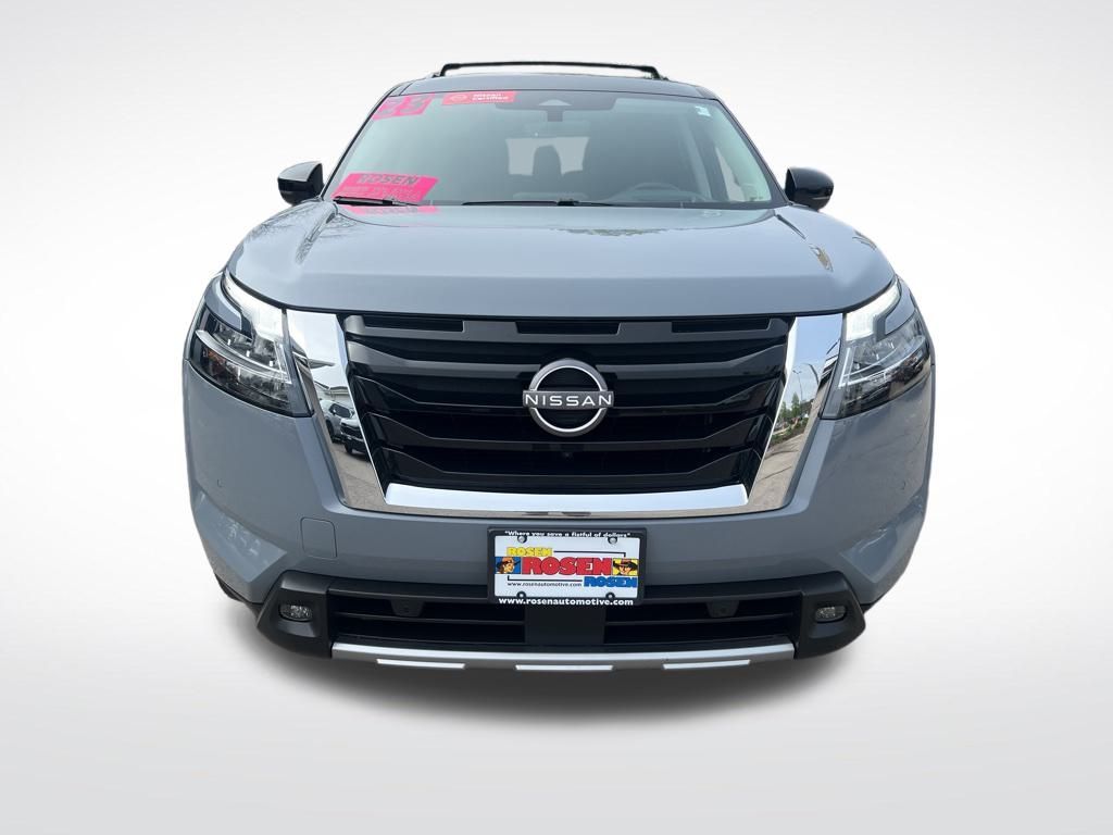 2023 Nissan Pathfinder Platinum photo