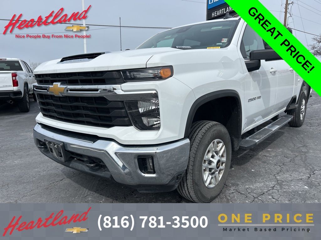 Summit White 2025 Chevrolet Silverado 2500HD LT Crew Cab 4WD Pickup Truck Four-Wheel Drive Automatic