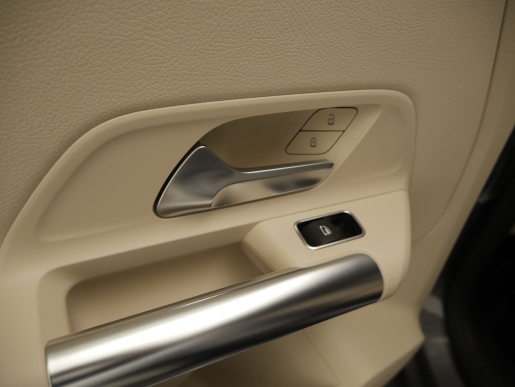 Thumbnail: 2023 Mercedes-Benz GLA - 24