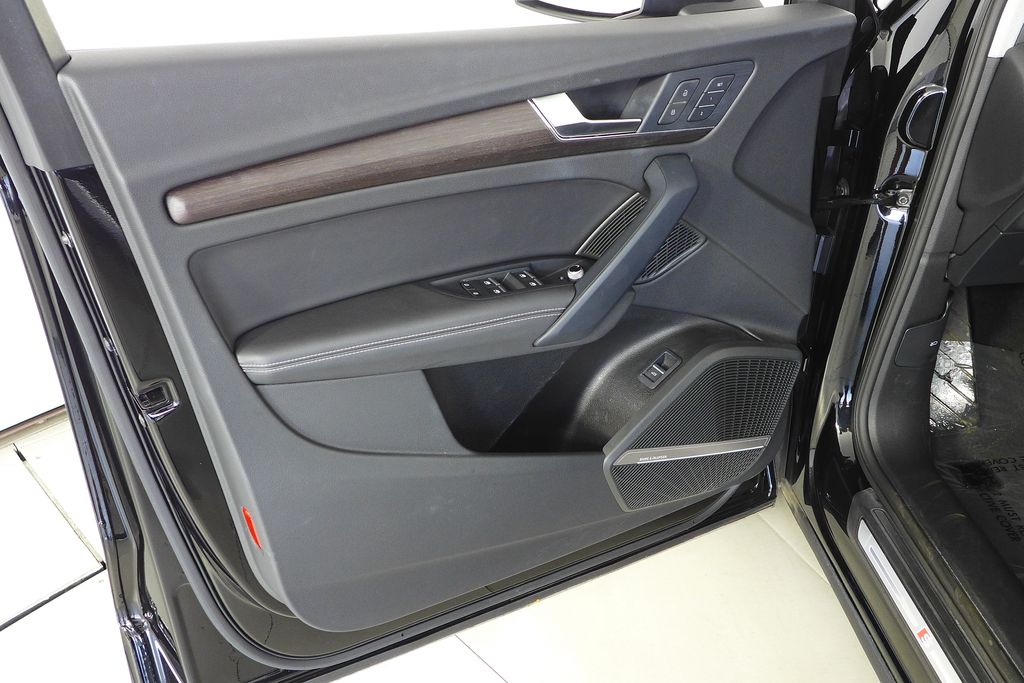 Thumbnail: 2023 Audi Q5 - 11