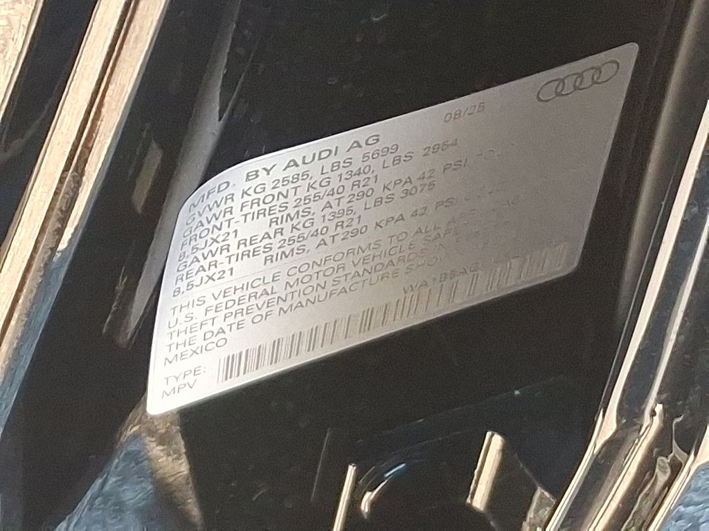 Thumbnail: 2025 Audi SQ5 - 28