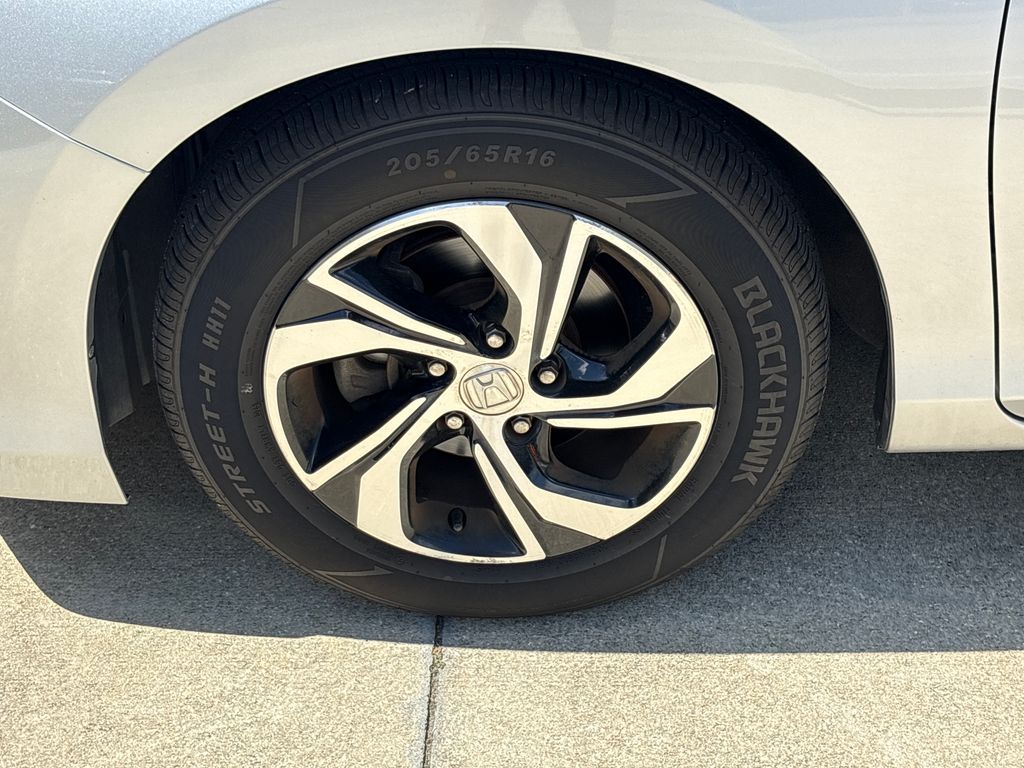 Used 2016  Honda LX image 11