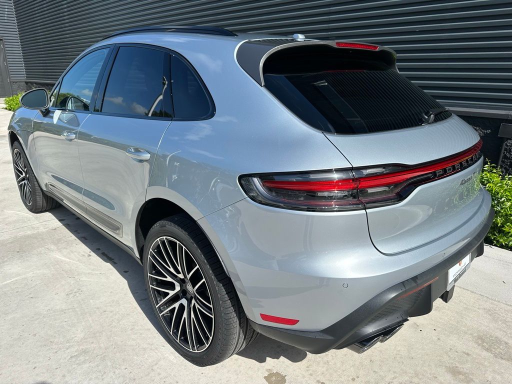 Thumbnail: 2025 Porsche Macan - 3