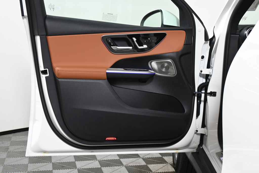 2025 Mercedes-Benz GLC 300 21