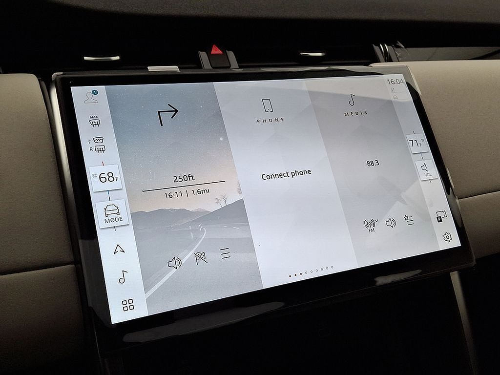 Thumbnail: 2025 Land Rover Discovery Sport - 11