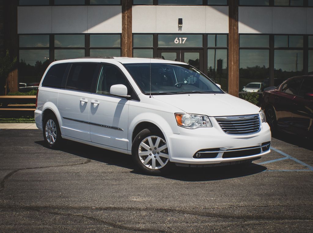Bright White Clearcoat 2016 Chrysler Town & Country Minivan Front-Wheel Drive 6-Speed Automatic
