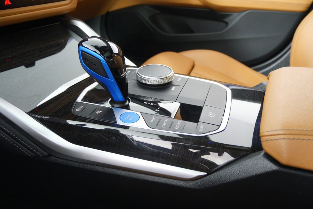 Thumbnail: 2022 BMW i4 - 27