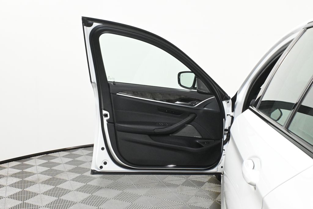 Thumbnail: 2021 BMW 5 Series - 28