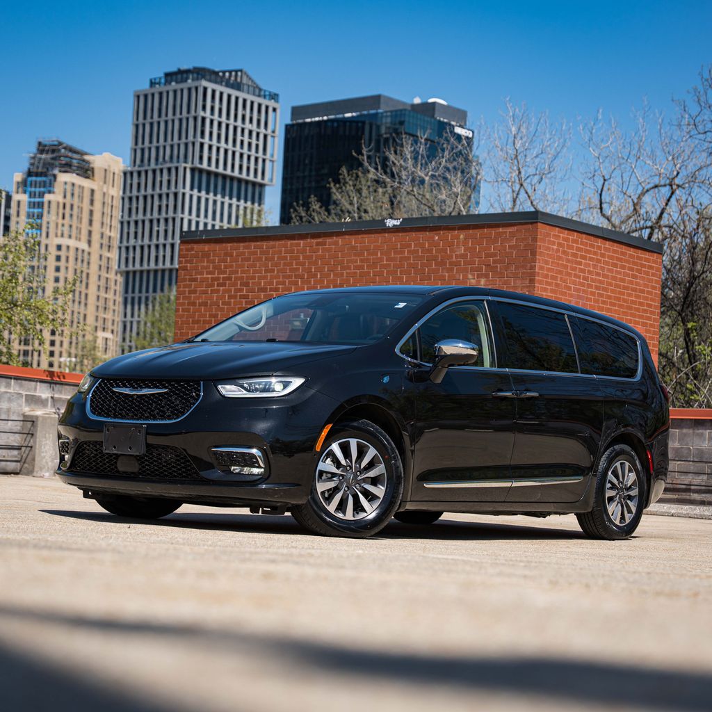 Brilliant Black Crystal Pearlcoat 2022 Chrysler Pacifica Hybrid Limited FWD Minivan Front-Wheel Drive Continuously Variable Transmission