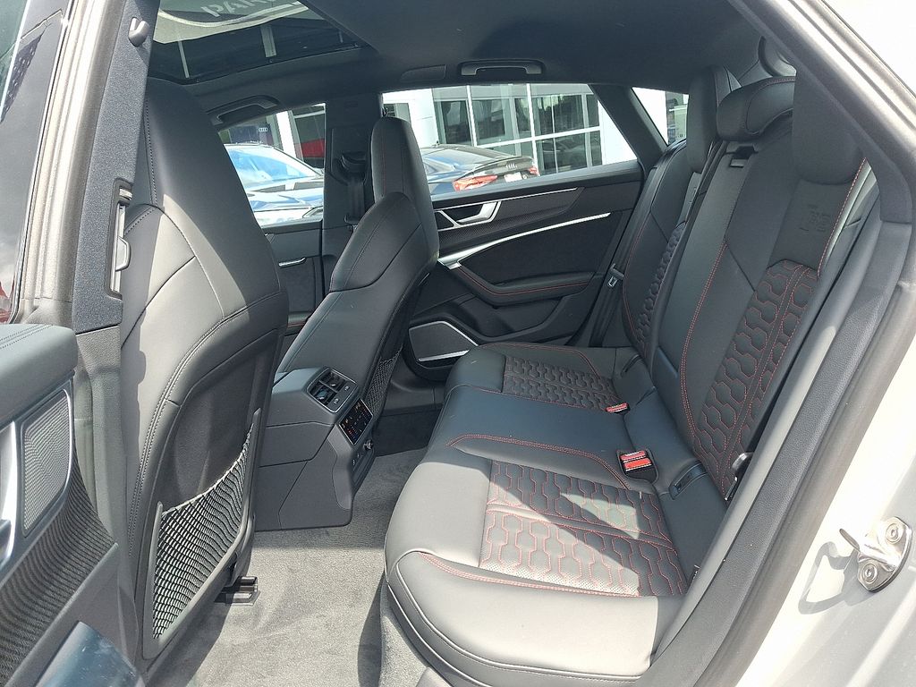 Thumbnail: 2026 Audi RS 7 - 7