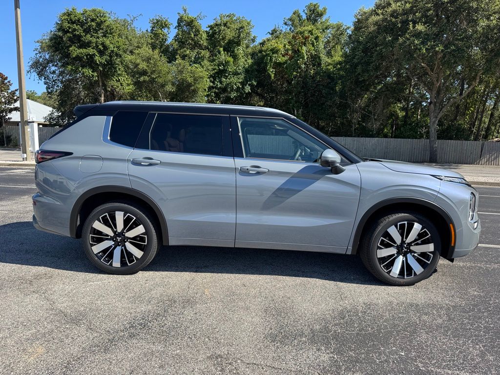 2025 Mitsubishi Outlander SEL photo 8