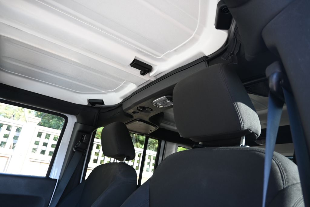 Thumbnail: 2015 Jeep Wrangler - 9