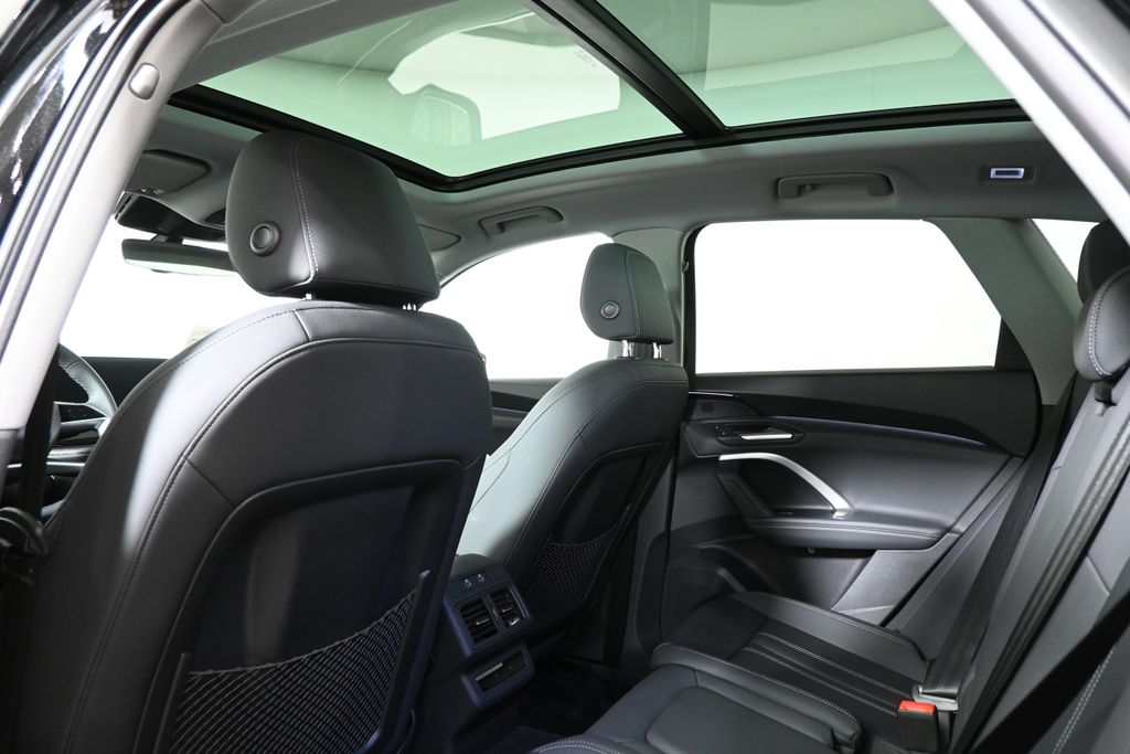Thumbnail: 2025 Audi Q5 - 25