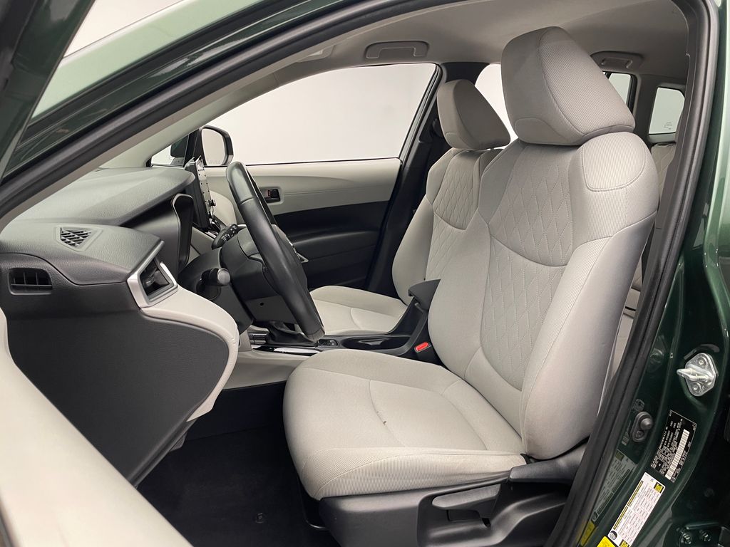 2022 Toyota Corolla Cross LE 13
