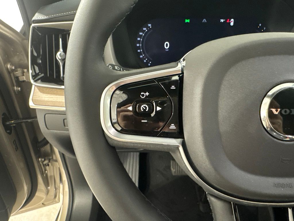 New 2026  Volvo B6 Plus 7-Seater image 9